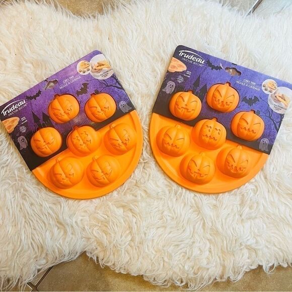 Trudeau Halloween Pumpkins Mini Treat Cake Pan Silicone Round set of 2 - Picture 1 of 5
